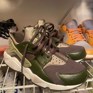 Huarache Nikes size 9